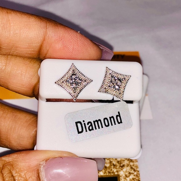 Real diamond earrings for men, stunning rare design, biggest sale of the year! - Picture 5 of 8